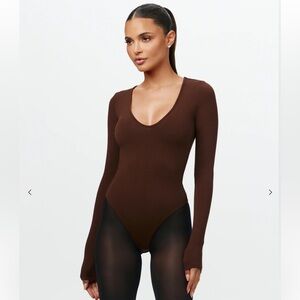 NAKED WARDROBE SCULPT V-NECK BODYSUIT